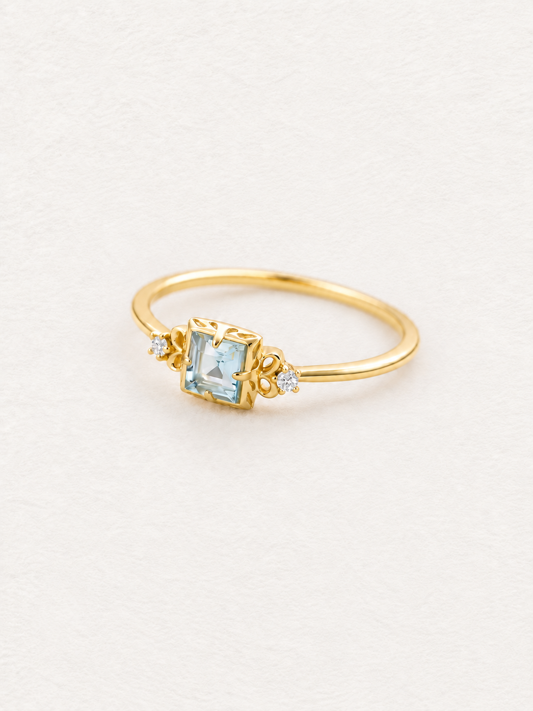 Bague en aigue-marine carrée