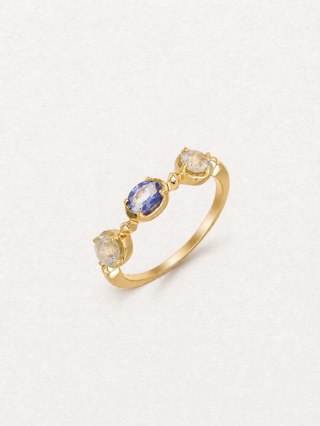 Bonbon Iolite Ring with Labradorite