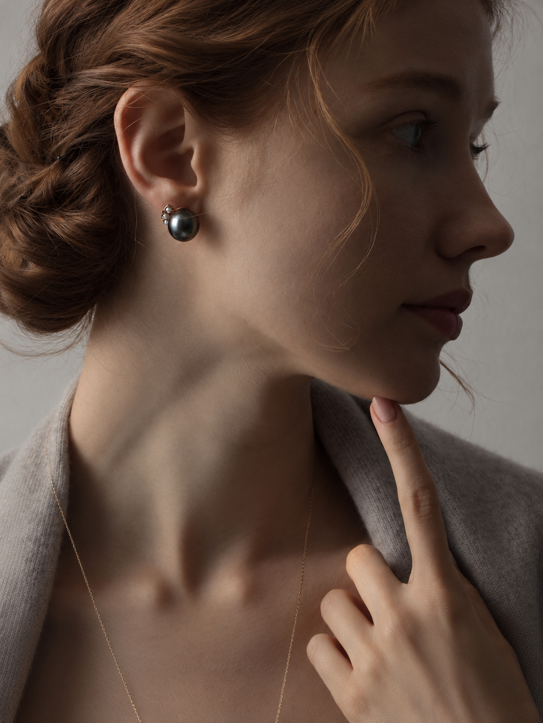 Black Pearl Petal Stud Earrings