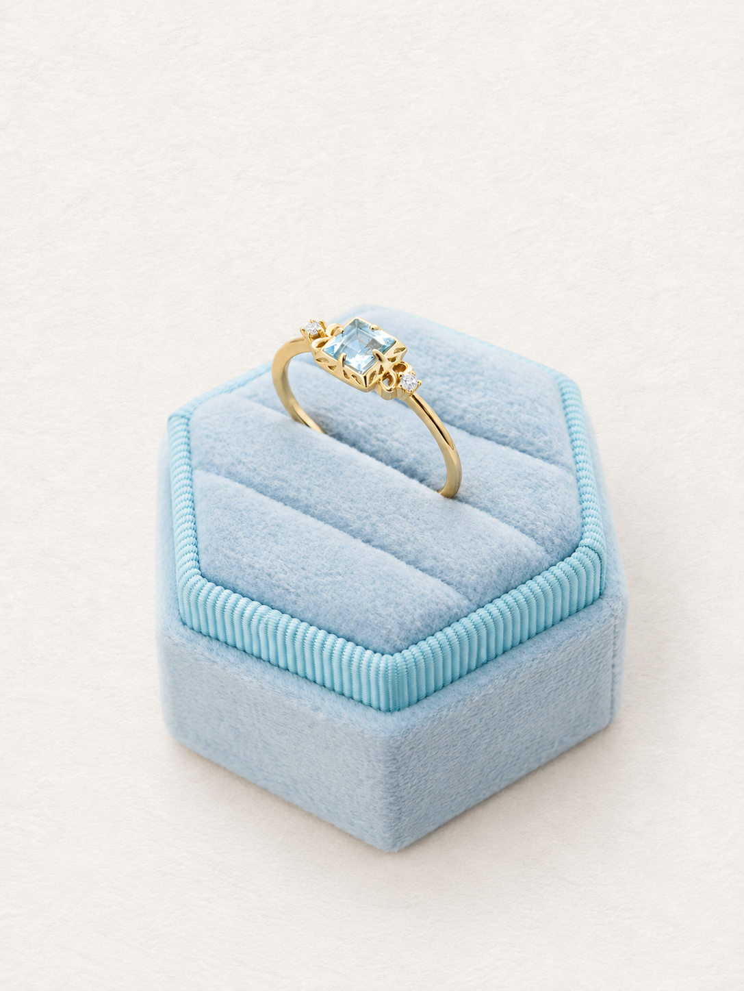 Bague en aigue-marine carrée