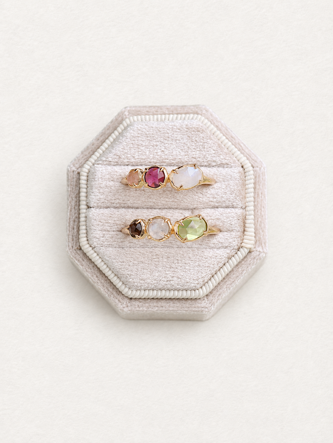 Bonbon – Bague en pierres gemmes aux tons naturels